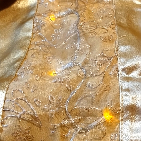 New Gold Pre Lighted Holiday Table Runner - Picture 6 of 12